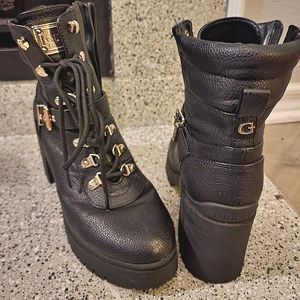 Guess sz 9 combat boots